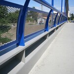 Detail mostn&iacute;ho z&aacute;bradl&iacute;